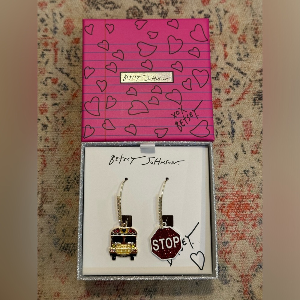 Betsey Johnson ‘School Bus’ & Mismatch ‘Stop’ Dangle Earrings - Picture 4 of 6